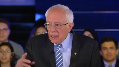 Bernie Sanders, dopo aver combattuto Biden da sinistra, ora lo sostiene contro il ciclone Trump