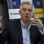 Ryanair elimina la tariffa sui posti accanto ai figli dopo l’indagine dell’Autorità Gb. L’ad O’Leary: “Ci adegueremo con riluttanza”