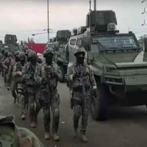 Ecuador tra narcos e violenze, passa il referendum sulla sicurezza: tolleranza zero ed esercito nelle strade