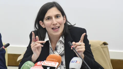 Elly Schlein melodiyi değiştiriyor: Beş Yıldızla ittifaklar kurun ancak Renzi ve Calenda karşıtı duvarı durdurun