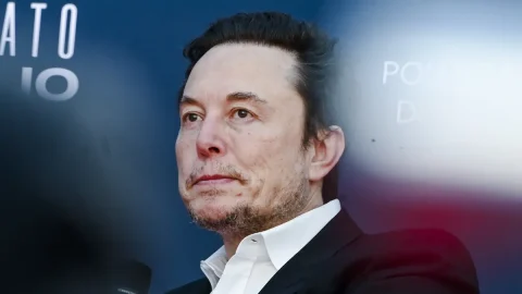 Tesla, giudice blocca maxi compenso da quasi 56 miliardi di dollari a Elon Musk: ecco perché