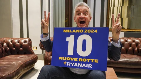 Transportasi udara: Ryanair mengumumkan 10 rute baru dari Milan untuk musim panas 2024. EasyJet merespons dengan 4 koneksi baru
