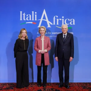 Vertice Italia-Africa: sul tavolo il Piano Mattei. Meloni: “Risorse per 5,5 miliardi di euro”. Mattarella: “Puntare a rapporto più forte”