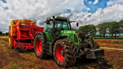 Agricoltori: la protesta arriva al Governo. Le promesse di Meloni e Salvini contro