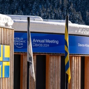 Davos: hari ini forum ekonomi dunia. Perubahan iklim, perang dan investasi menjadi agendanya. Hampir 3 ribu peserta