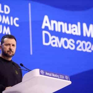 Zelensky en Davos: "Putin le robó al mundo 13 años de paz". Las críticas a la UE y Occidente: "Demasiadas dudas sobre las armas y las sanciones"