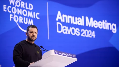 Zelensky di Davos: "Putin mencuri 13 tahun perdamaian dari dunia". Penggalian di Uni Eropa dan negara-negara Barat: "Terlalu banyak keraguan terhadap senjata dan sanksi"