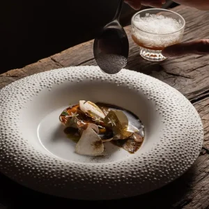 Белые грибы, черемша и лесной бульон: рецепт шеф-повара Алессии Ролла, тепло на столе с настоящим вкусом Монферрато