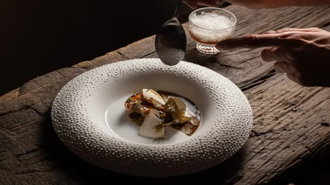 Porcino, aglio orsino e brodo di bosco: la ricetta della Chef Alessia Rolla, calore in tavola con sapori autentici del Monferrato