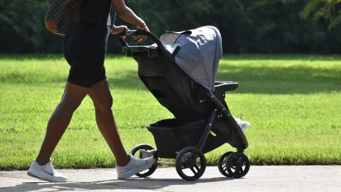 Für Arbeitnehmerinnen mit zwei oder mehr Kindern gilt der Mütterbonus mit 100 % Befreiung: So funktioniert er und wie beantragen Sie ihn?