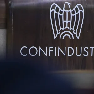 Confindustria, faíscas para a Presidência: o caso Orsini e a espada de Dâmocles do Judiciário em uma candidatura polêmica