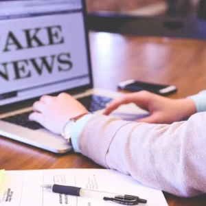 Fake news e desordem informacional, guia para a análise crítica da informação em 5 pontos