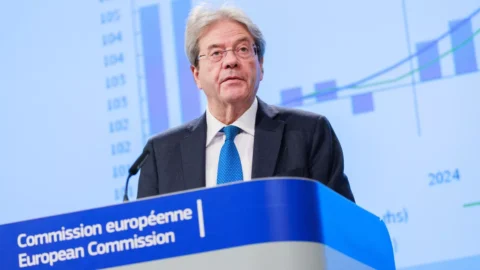 Comissão Europeia reduz estimativas de crescimento para 2024 para a zona euro (+0,8%) e Itália (+0,7%): “Incerteza excepcionalmente elevada”