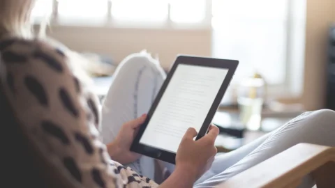 Amazon, Kindle now reads books with a click