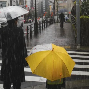 天气，雨季开始：红色、橙色和黄色警报被触发。恶劣天气会持续多久？