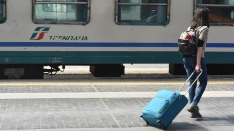 Trenitalia-Koffer, Gepäckknappheit: nur 2 pro Person. Maßnahmen und Bußgelder, hier sind die neuen Regeln für die Arrows