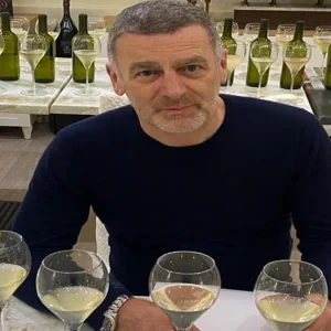 Şarap: Brezilyalılara Pinot Noir ve Chardonnay üzümlerinden Klasik Yöntemi öğreten Trentinolu şarap üreticisi Massimo Azzolini