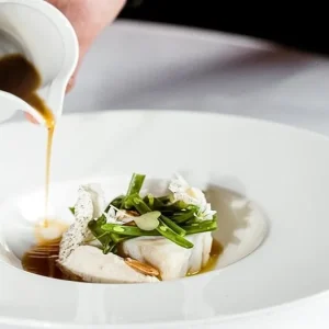 Resep saus cod, almond, dan ponzu oleh Chef Luigi Salomone, yang menjadikan cod sebagai protagonis dari masakan berbintang