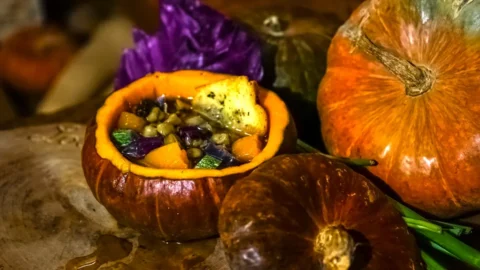 « Soupe aux choux », les bienfaits du jardin et des légumineuses dans l'assiette, dans la recette healthy de la chef Alessandra Ingenetti