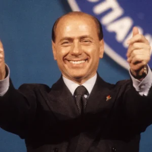 „Der junge Berlusconi“: Die Dokumentationen zum Ritter debütieren am 11. April auf Netflix. Hier erfahren Sie, worum es geht