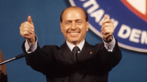 “The Young Berlusconi”: serial dokumenter tentang Knight debut di Netflix pada 11 April. Inilah intinya