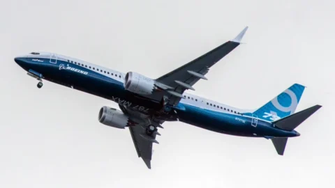 Boeing sotto shock, la crisi del 737 Max sconvolge i vertici: il ceo Dave Calhoun lascerà alla fine del 2024