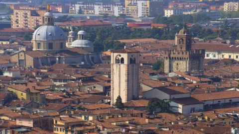 Intesa Sanpaolo für soziale Themen: Das neue Programm gegen Ungleichheiten startet in Brescia