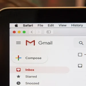 এটি আজ ঘটেছে - এপ্রিল 1, 2004: Google Gmail চালু করেছে, ইমেল পরিষেবা যা বিশ্ব জয় করেছে