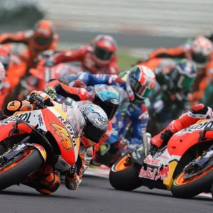 MotoGP এবং F1 এক ছাদের নিচে: লিবার্টি মিডিয়া ডর্না অধিগ্রহণ করতে প্রস্তুত