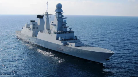 Houthi attaccano nave italiana nel Mar Rosso: è la prima volta, abbattuto un drone dei ribelli