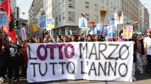 Sciopero 8 marzo: scuola, sanità e trasporti a rischio. Trenitalia avverte: “Possibili cancellazioni e ritardi”