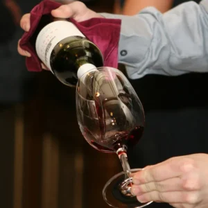 مجموعة أفضل السقاة في العالم: 16 نوعًا من النبيذ الإيطالي اختارها أفضل السقاة في العالم