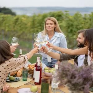 Le printemps arrive et les itinéraires Open Vineyards commencent dans toute l'Italie au nom de bien boire et de boire ensemble.