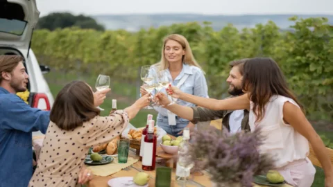 Musim semi tiba dan rencana perjalanan Open Vineyards dimulai di seluruh Italia atas nama minum enak dan minum bersama