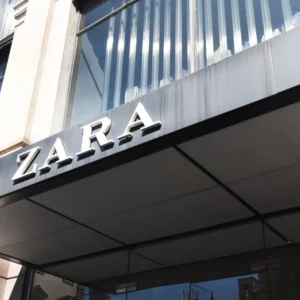 Bilanz von Zara und Inditex: Nettogewinn +30,3 % im Jahr 2023, Dividende bei 1,54 Euro je Aktie. Umsatzsteigerung im Jahr 2024