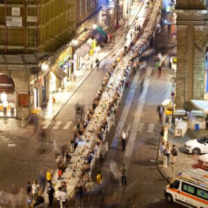 Cento chef in strada a Vietri per mille persone: i Ristoranti del Buon Ricordo celebrano 60 anni con un evento di beneficenza
