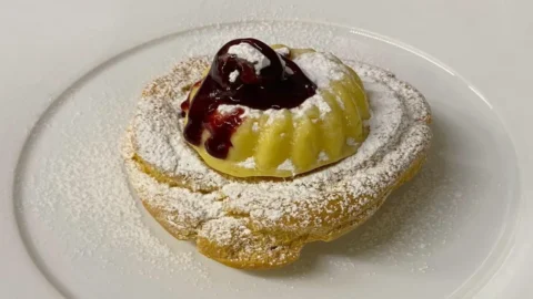 Şef Massimo Piccolo'nun Paskalya'nın oburluk günahlarına boyun eğmesi için hazırladığı Zeppole di San Giuseppe tarifi