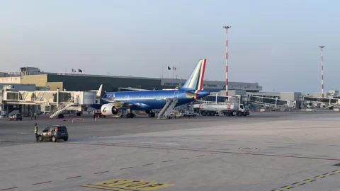 Sciopero aerei 10 luglio 2025: orari, aeroporti interessati e fasce garantite. Ecco come chiedere il rimborso