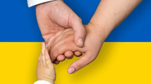 रूस और यूक्रेन: 48 बच्चों के आदान-प्रदान पर समझौता