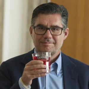 Campari, Bob Kunze-Concewitz lascia dopo 17 anni con un super bonus da 30 milioni. Al suo posto Matteo Fantacchiotti