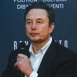 Elon Musk melawan Telecom Italia: “Ini menghambat internet cepat Starlink”. Investasi berisiko?