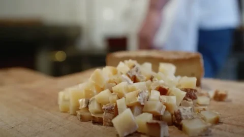 Adamello sarışın keçilerinden elde edilen füme peynir Fatulì: işte en iyi tarifler