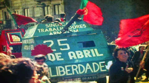 Португалия, 50 лет со дня Революции гвоздик: конец диктатуры и рассвет демократии
