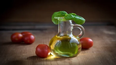 Oils of Italy 2024 diberikan oleh Gambero Rosso: organik terbaik dari Campello sul Clitunno, terbaik dari segi rasio harga-kualitas dari Molfetta