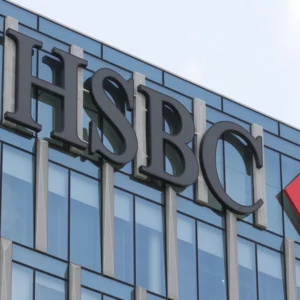 HSBC：クインCEOが驚くべき辞任、T1利益は予想を上回る。特別配当と3億ドルの自社株買いが予定されている