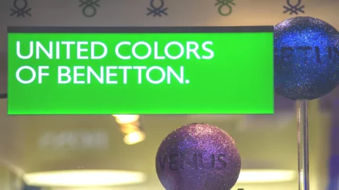 Benetton chiude 202 negozi in Italia: Ovs li punta per rilanciare i suoi brand (Stefanel e Goldenpoint)