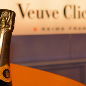 Lidl يتفوق على LVMH: اللون البرتقالي لـ Veuve Clicquot ليس حصريًا