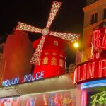 El Moulin Rouge pierde sus aspas pero el espectáculo no cesa: esto es lo que le pasó al famoso cabaret de París