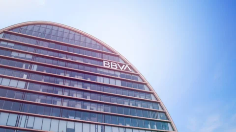 BBVA gibt nicht auf und startet ein feindliches Übernahmeangebot für Sabadell im Wert von 11,5 Milliarden. Aber Madrid: „Möglicher Schaden, das letzte Wort liegt bei uns“