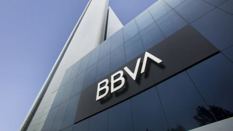 Bbva-Sabadell: fusione bancaria solo fra tre anni. La febbre dello statalismo colpisce anche la Spagna